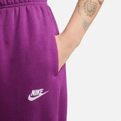 Women's Nike Sportswear Club Fleece Mid-Rise Oversized Sweatpants Viotech/White - DQ5800 503 7 Women's Nike Sportswear Club Fleece Mid-Rise Oversized Sweatpants Viotech/White - DQ5800 503 -Nike Women Shop DQ5800 503 M4