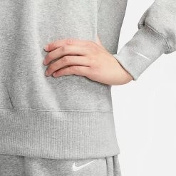 Women's Nike Sportswear Phoenix Fleece Oversized V-Neck Sweatshirt Dark Grey Heather/Sail - FB8317 063 9 Women's Nike Sportswear Phoenix Fleece Oversized V-Neck Sweatshirt Dark Grey Heather/Sail - FB8317 063 -Nike Women Shop FB8317 063 M5