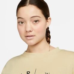 Women's Nike Sportswear Phoenix Fleece Oversized Crewneck Sweatshirt Team Gold - FD4234 783 9 Women's Nike Sportswear Phoenix Fleece Oversized Crewneck Sweatshirt Team Gold - FD4234 783 -Nike Women Shop FD4234 783 M5